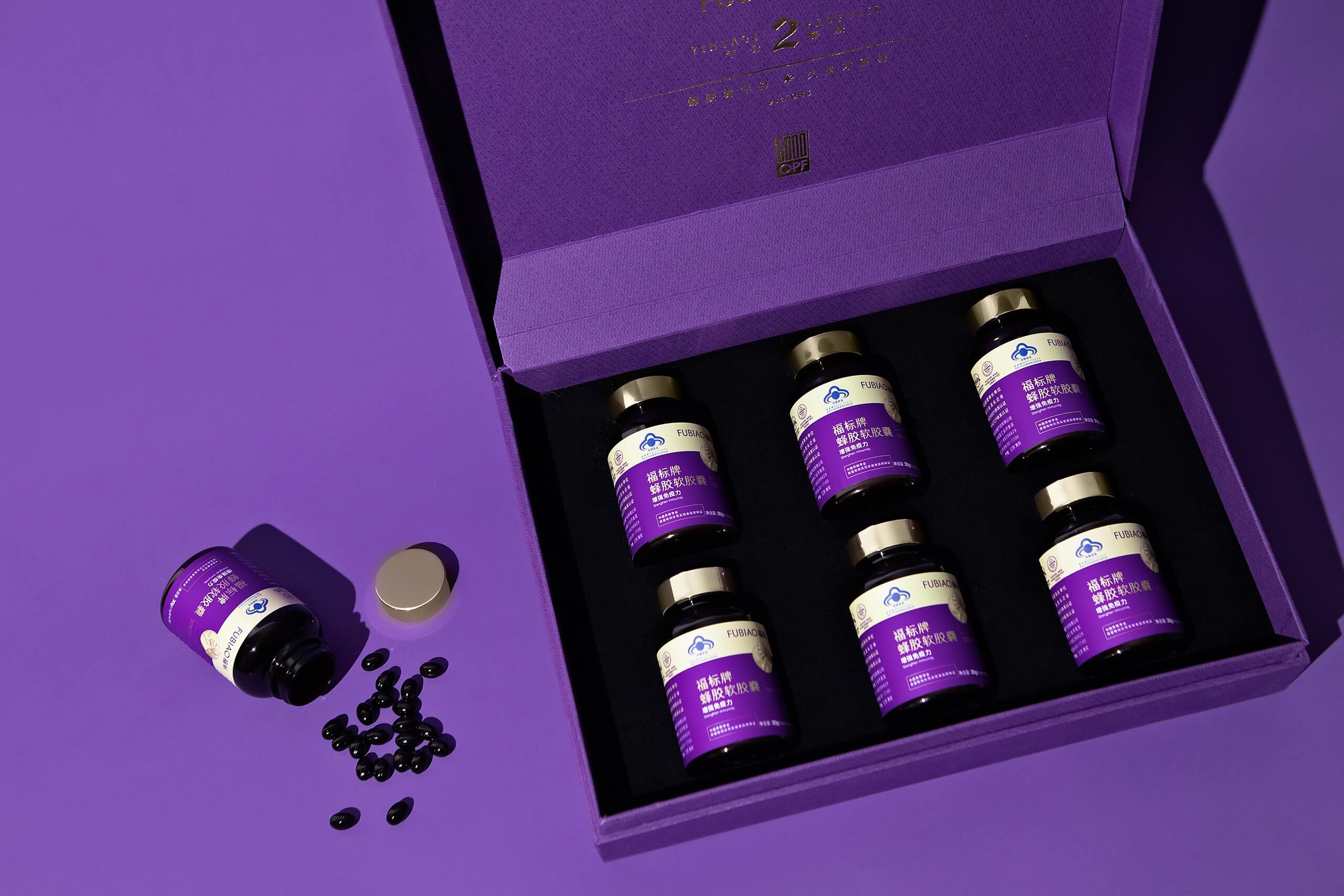 蜂胶软胶囊礼盒打开展示